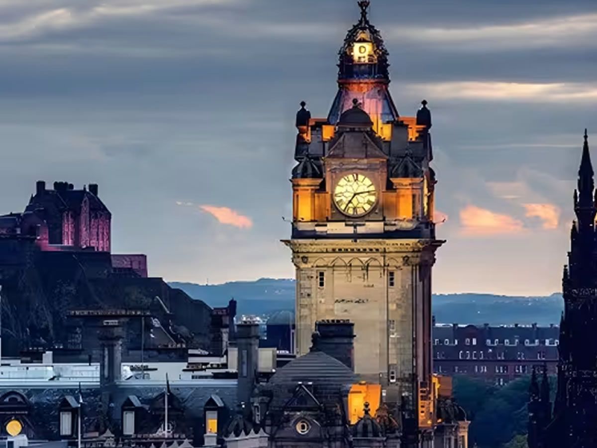 Edinburgh Darkside Walking Tour: Mysteries, Murder and Legends