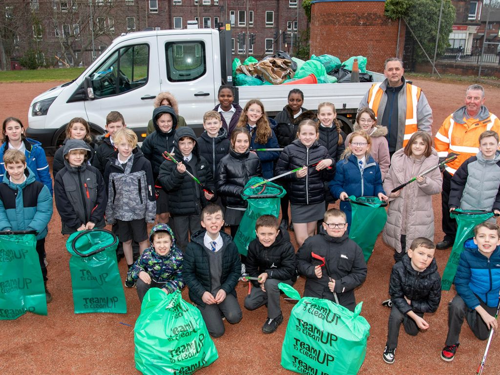 Hundreds take part in the Big Spring Clean