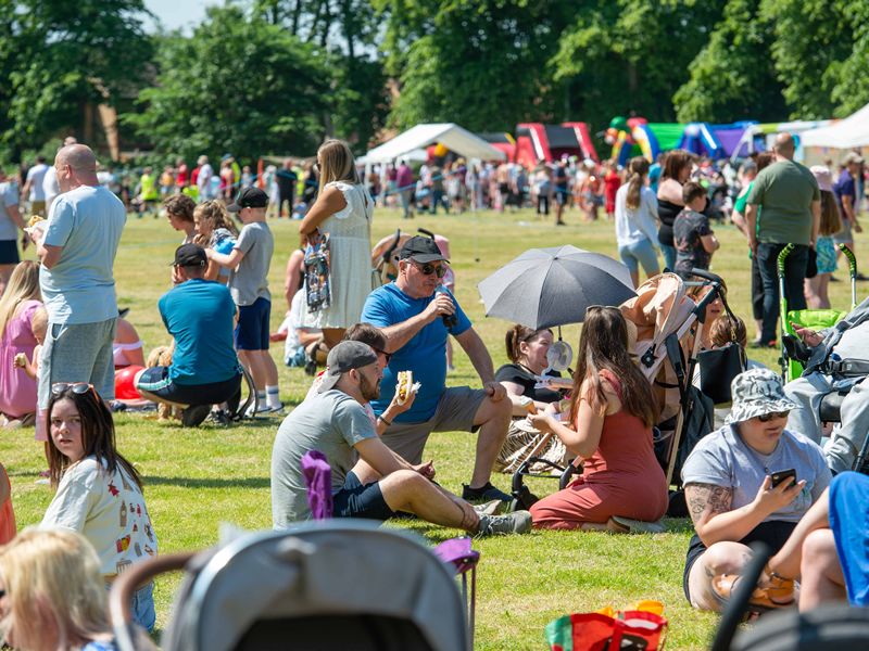 Thousands enjoy the sun at Renfrew Gala Day | News | What's On Renfrewshire