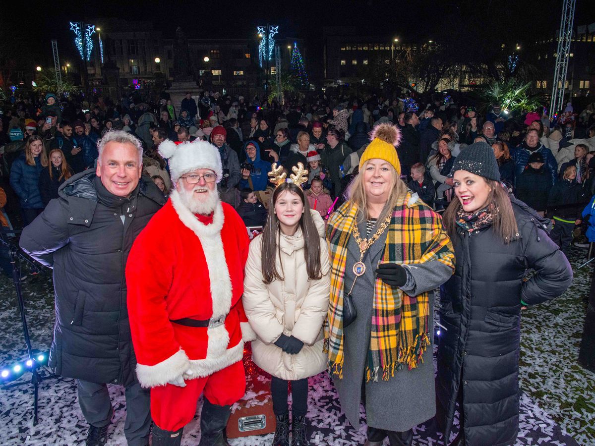 Help Provost Cameron light up Renfrewshire this Christmas