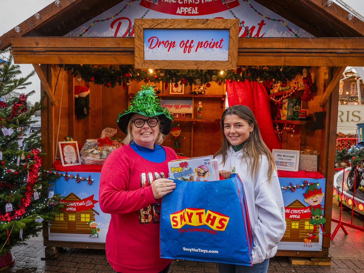 Glasgow Fort shoppers donate nearly 4,000 gifts to support FARE Scotland annual toy appeal