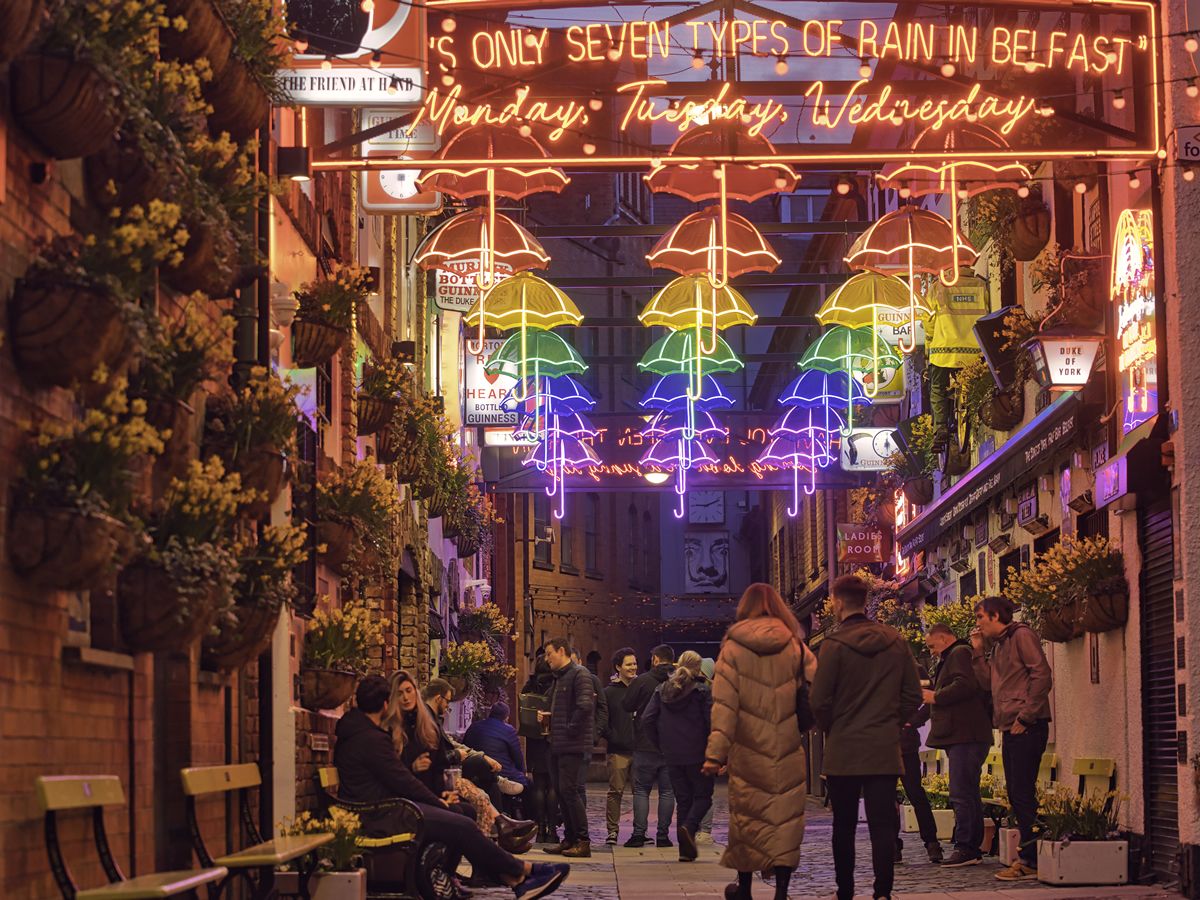 Discover the best of Belfast on a day trip from Scotland