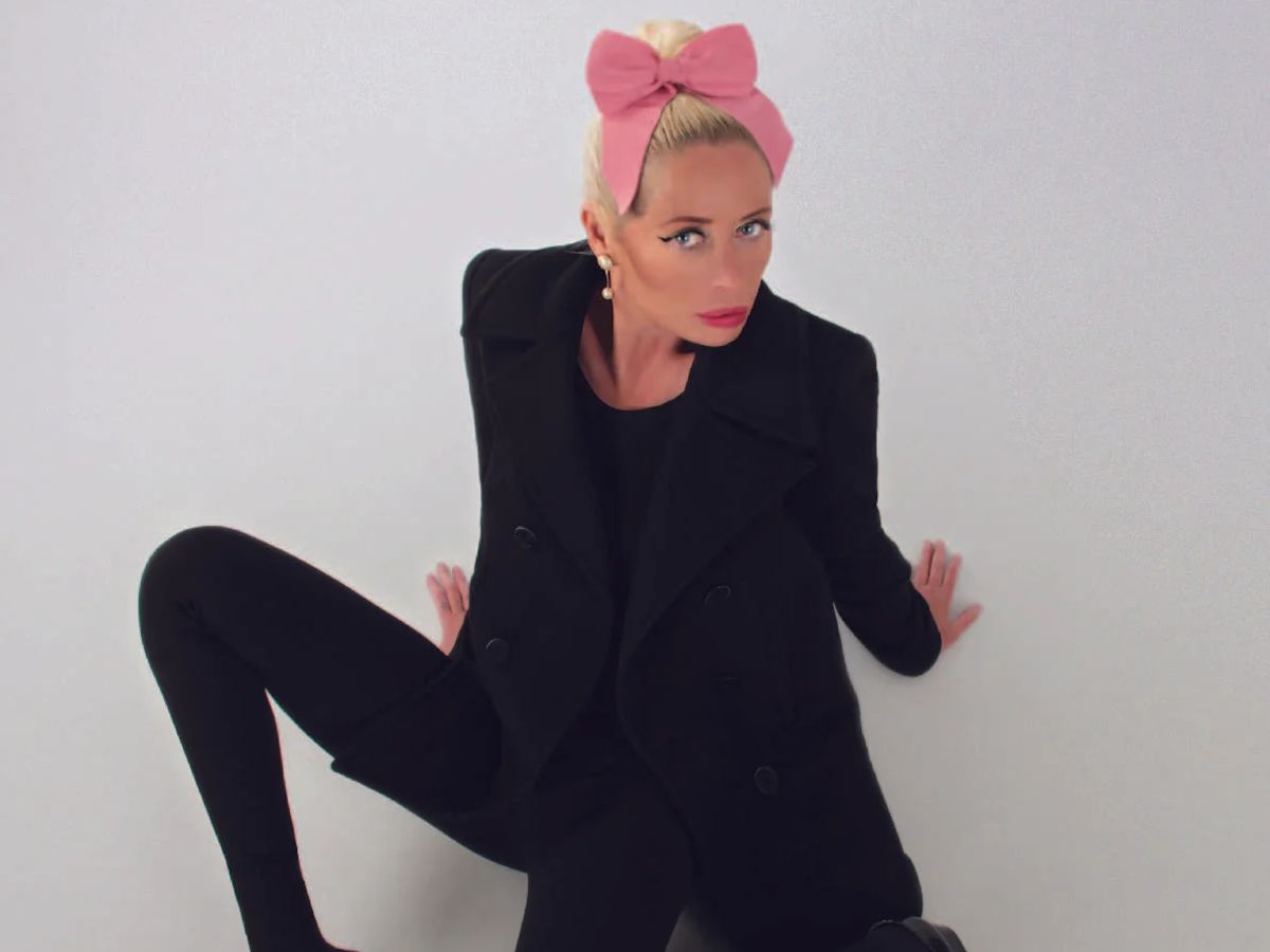 Wendy James The Shape Of History Instore Performance & Signing