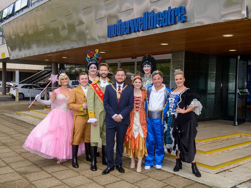 Come and see Cinderella at Motherwell Theatre