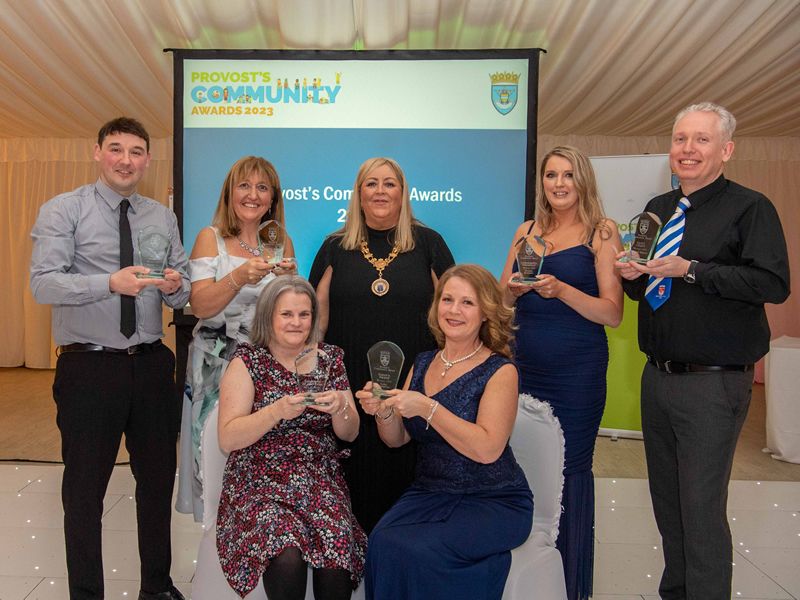 Renfrewshire Provost recognises community heroes