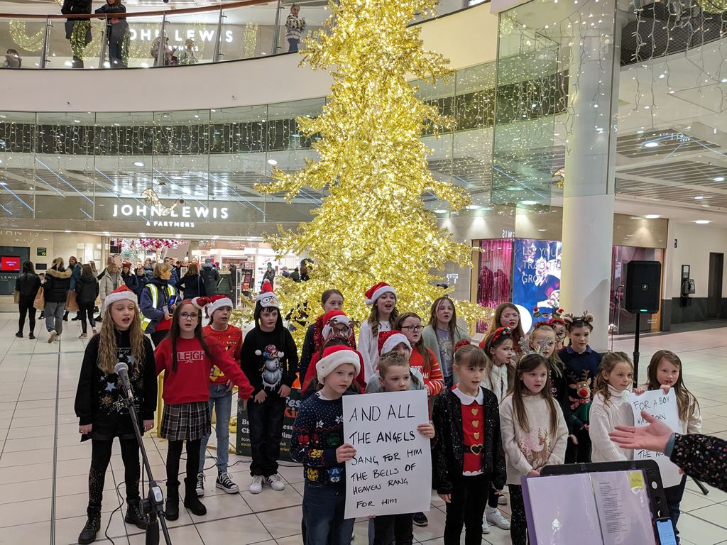 Buchanan Galleries shoppers raise record breaking amount for Childrens Hospital Charity 