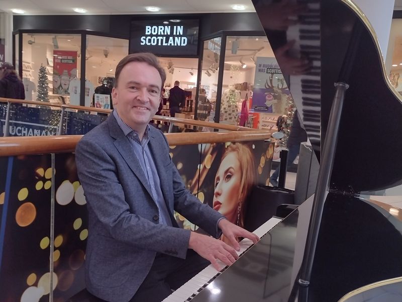 Glasgow shopping centre comes alive with festive notes