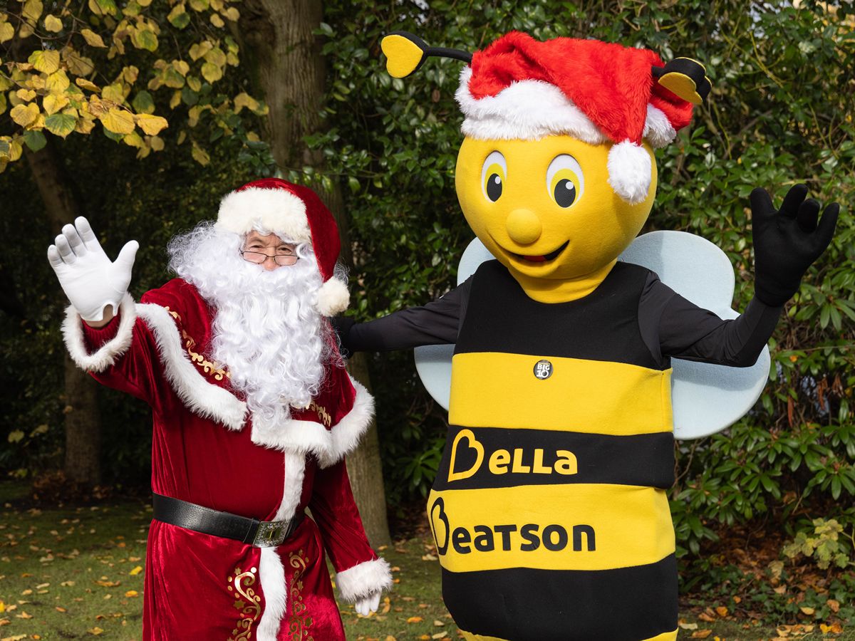 Santa and Beatson Cancer Charity mascot Bella spotted in Glasgow spreading festive cheer ahead of Santa Dash!