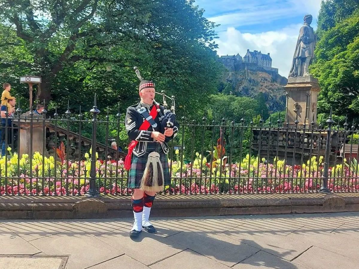 Edinburgh Street Historians LGBTQ Free Walking Tour