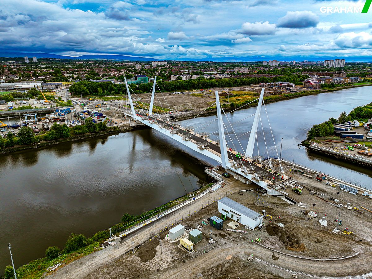 Test success as Renfrew Bridge closes across the river for the first time